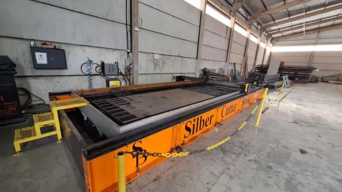 MÁQUINA CNC SILBER SB-8000 PARA CORTE PLASMA E OXICORTE
