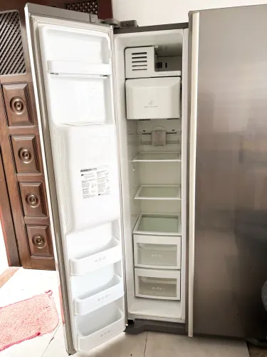 Geladeira LG Side by Side Inox Frost Free com dispenser de água e gelo