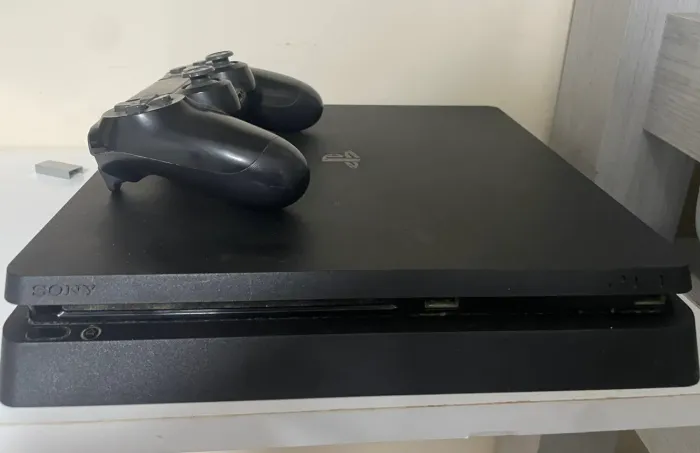 PS4 SLIM 500GB + 1 controle