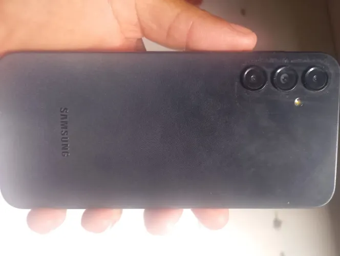 Vendo um a 14 128 GB tá com problema na tela estou vendendo ele por r$ *67