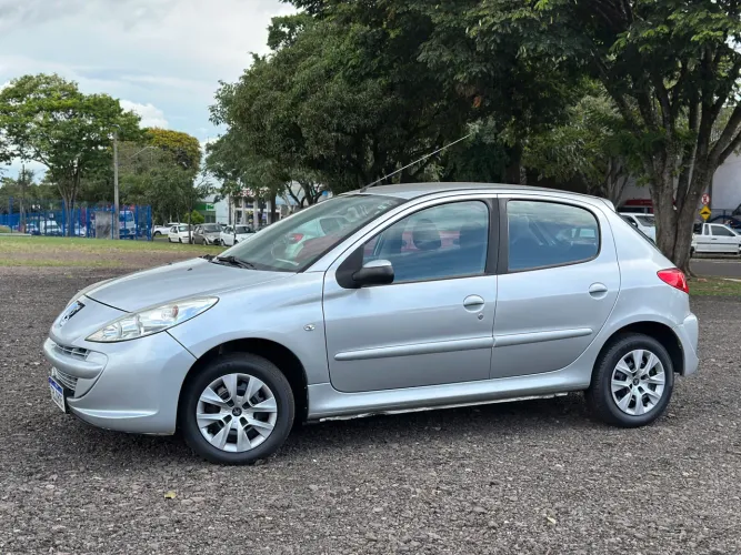 Peugeot 207 XR 1.4 Flex 8V 5P 2013