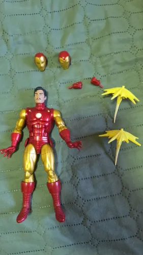 MARVEL LEGENDS HOMEN DE FERRO EXCLUSIVO 80 ANOS