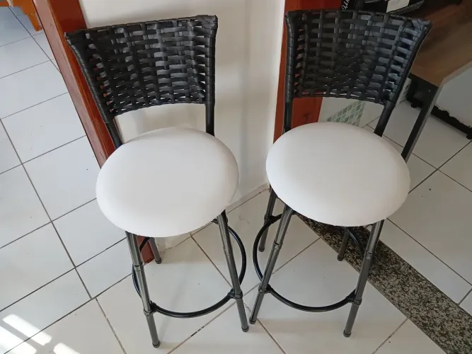 2 banquetas novas 