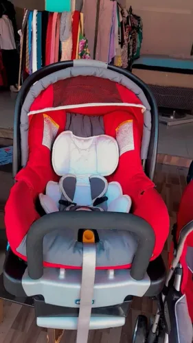 Carrinho e bebê conforto