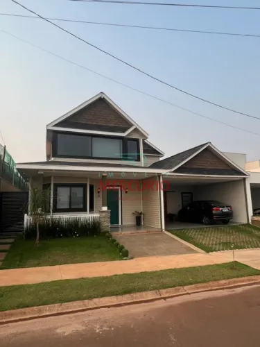 Excelente casa em condomínio fechado, padrão norte americano, próxima de mercado, farmácia