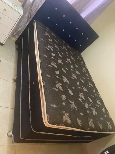 Cama box casal com colchão. 