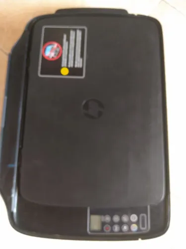 Vendo impressora digital Hp usada com 3 cores de cartucho, tá funcionando bem 