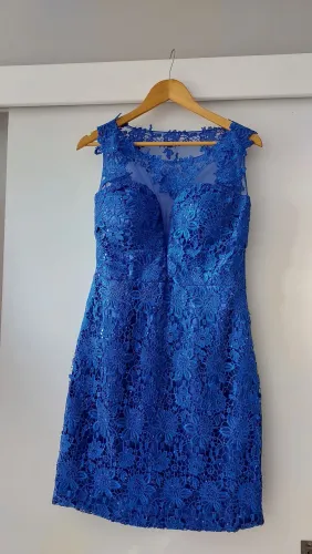 Vestido bordado azul royal