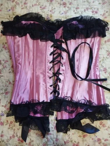 Corselet Rosa de cetim com armação
