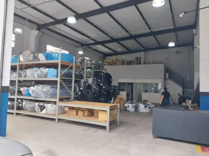 Galpão para alugar, 250 m² por R$ 6.700/mês - Jardim Baronesa - Taubaté/SP