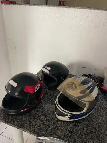 Capacetes pra vender 