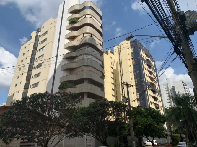 Duplex para venda possui 400 metros quadrados com 4 quartos em Setor Bueno - Goiânia - GO