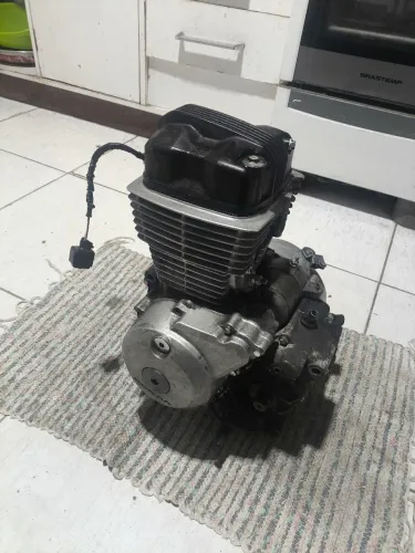 Motor titan 150