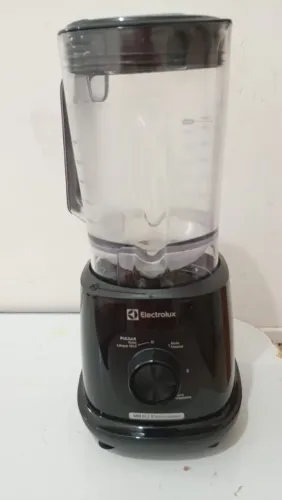 Vendo Liquidificador Eletrolux 600w para retirada de peças