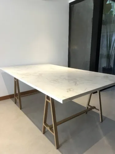 Mesa Grande com Cavaletes