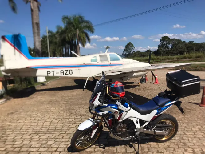 A mais nova do Brasil neste ano! Único dono e revisada sempre na Honda. 9.800km!!