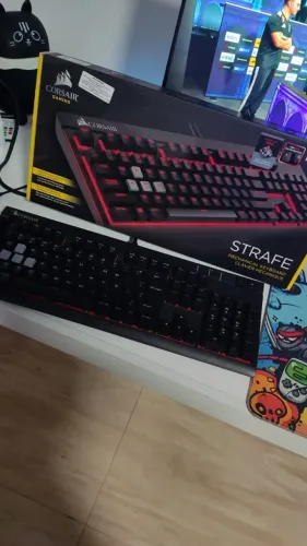 Teclado Mecanico Corsair Strafe Cherry Mx Red