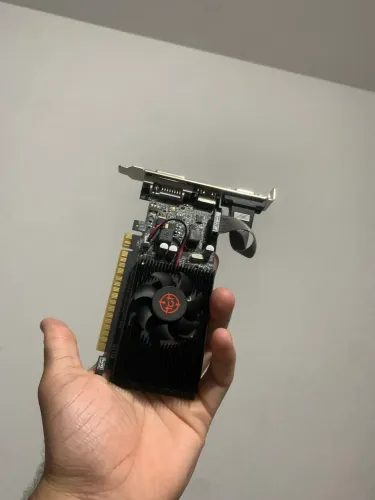 TGT NVIDIA GeForce GT 610 (2GB GDDR3).