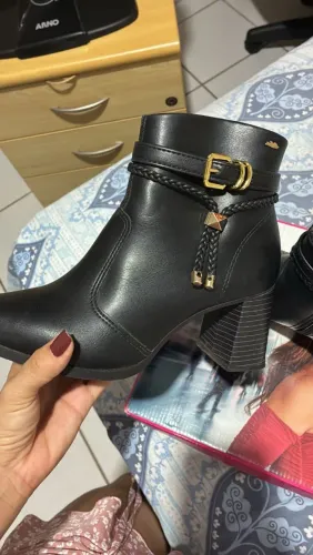Vendo bota preta feminina da dakota
