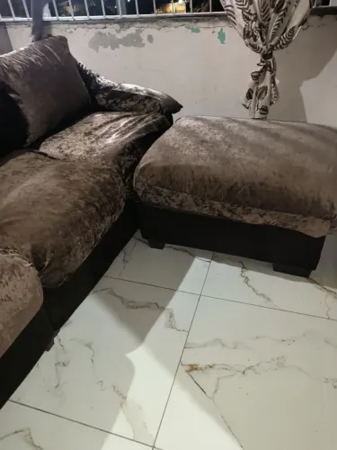 VENDO SOFÁ SEME NOVO, EM VELUDO