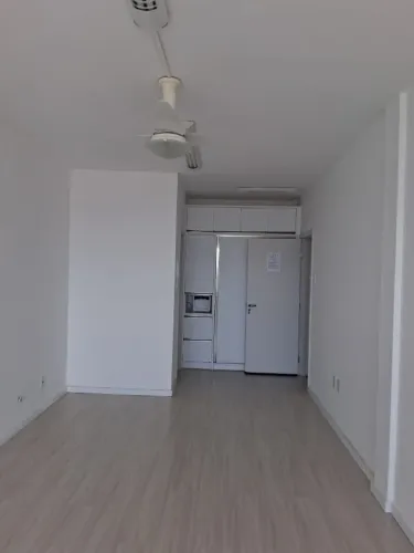 Aluguel sala Ed Ceisa com 33m2 linda vista para a Baia Sul 1.400,00 cond 430,00