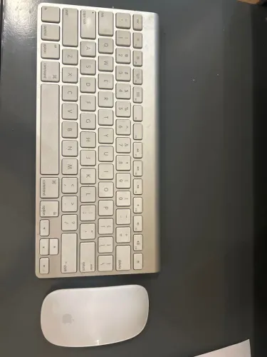 Kit Apple Original: Magic Mouse 2 (A1657) + Teclado Wireless Keyboard (A1314)