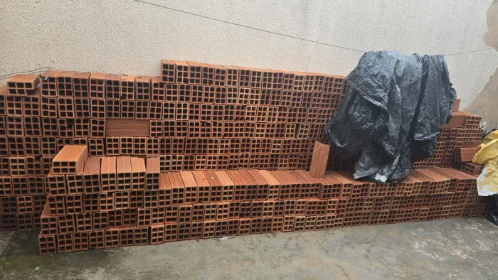 Vende se 400 tijolos