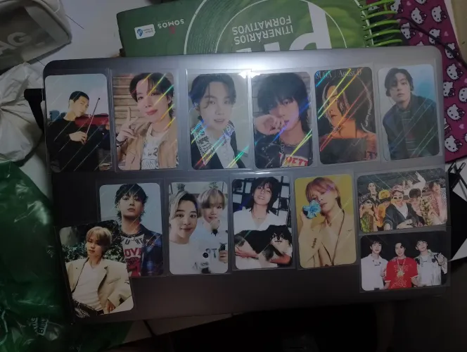 Photocards holográficos BTS + Sleeve (capa protetora)