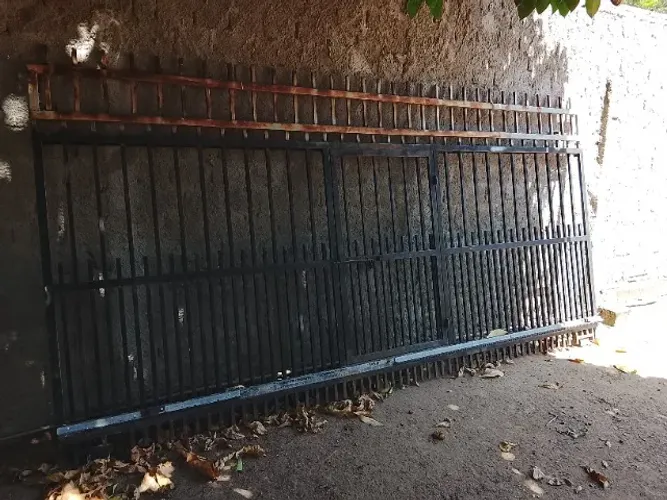 Portão de Ferro Reforçado com Portão Pequeno