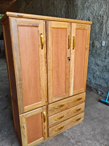 Guarda roupa de madeira 3 portas novo frete grátis