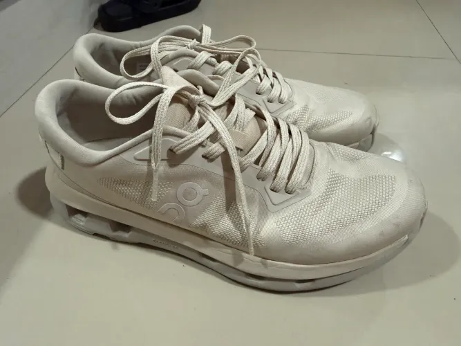 Tenis On Cloudzone feminino tam 38