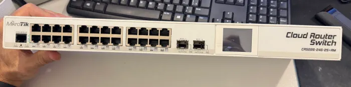 Switch Microtik CRS226-24G-2s+RM