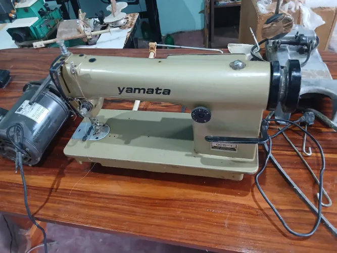 Vendo Máquina industrial de custura em bom estado