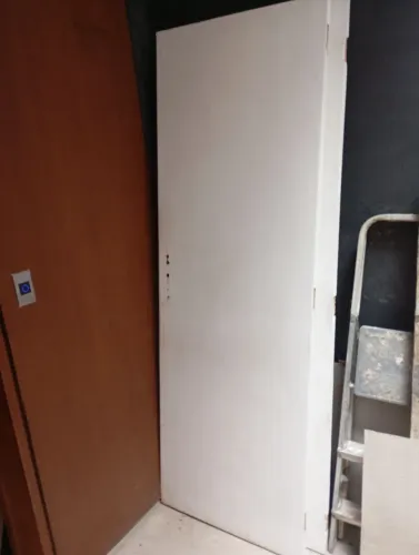 2 portas maciça Lisa, 70x2,10