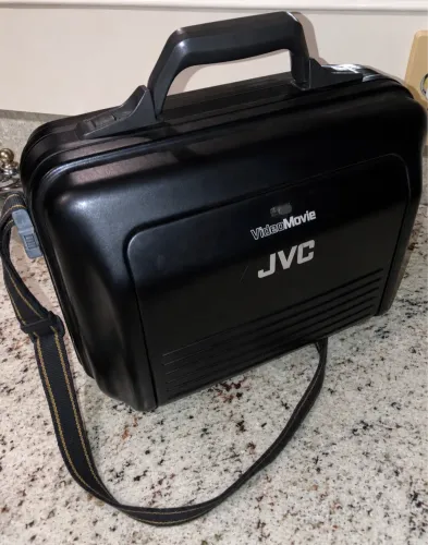 Filmadora JVC VideoMovie High Resolution CCD, modelo GR-AXM900