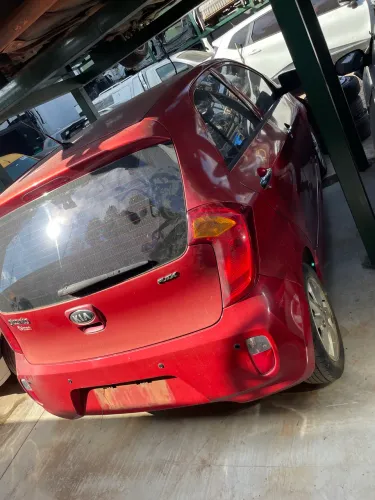Sucata Kia Picanto 1.0 3cc 2014 para retirada de peças
