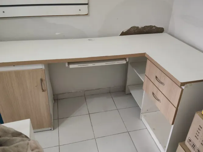 Mesa escritório em L
