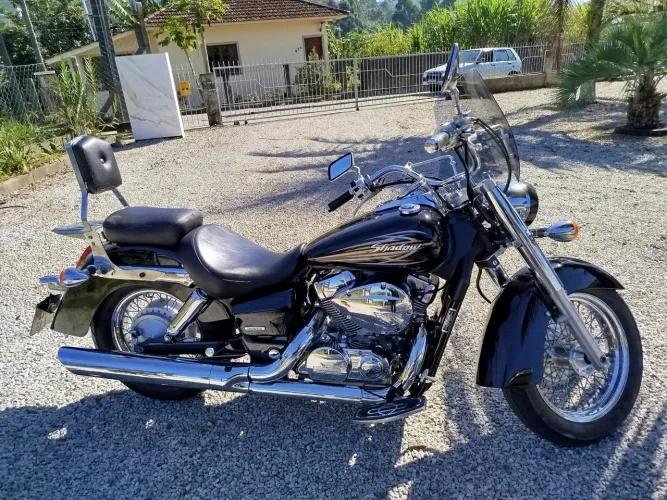 Vendo linda moto pra passeio com baixa quilometragem
