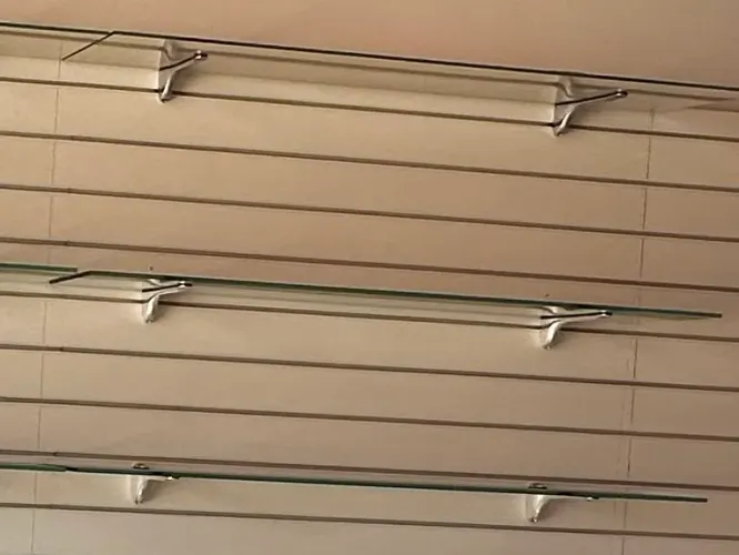 Tampo de vidro para prateleira.