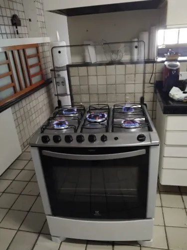 Fogão 5 bocas - Electrolux Seminovo - Branco - Perfeito estado.