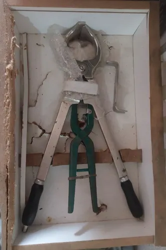 Alicate de castrar boi e elastrador