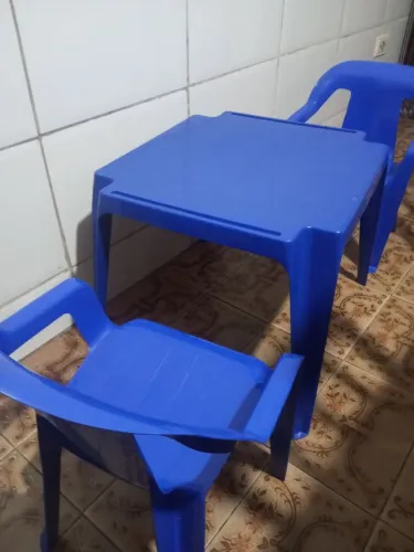 Conjunto de mesa e 2 cadeira infantil, pouco uso.