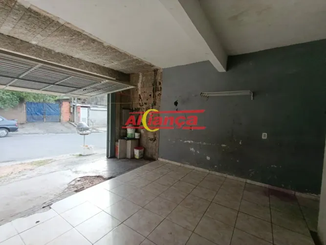 Sobrado Individual 135,50 m² para alugar 3 quartos sendo 1 suíte e 2 vagas, Jd. Fortaleza
