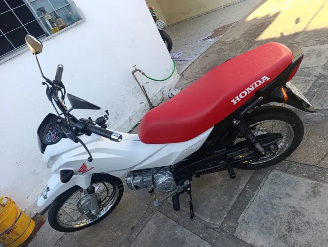 Vende - se Pop 110 Branca