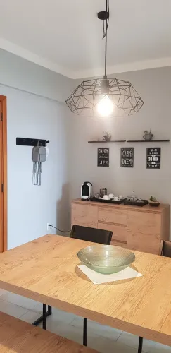 Aparador, bancada, buffet em madeira 1,35M 