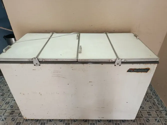 FREEZER COM DEFEITO PARA CONSERTO OU PEÇAS 