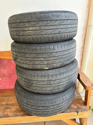 Vendo 4 pneus meia vida dunlop 185/60 r 15 88 H
