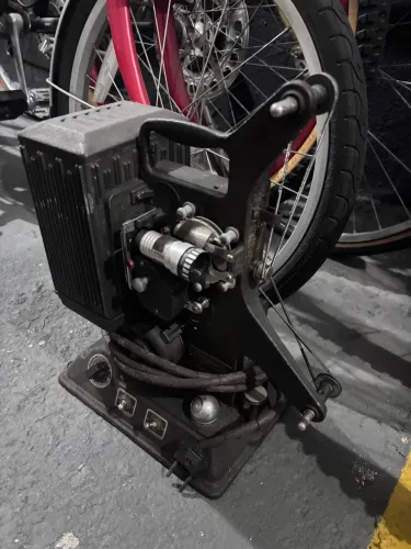 Projetor de filmes 8mm 