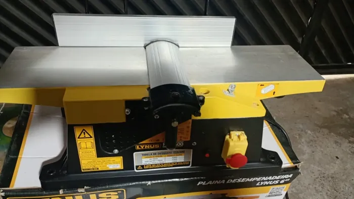 Vendo Plaina Desempenadeira semi nova