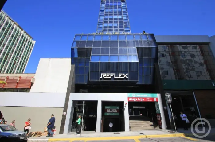 Loja comercial ampla no Centro de Florianópolis com 10 vagas de garagem
